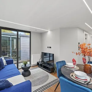 Unique Water In - Sleeps 6 , London United Kingdom